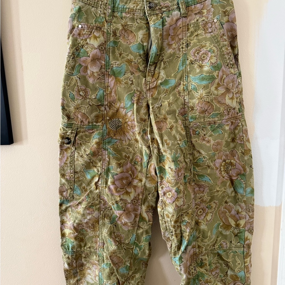 Anthropology Floral Cropped Cargo Pants size 6